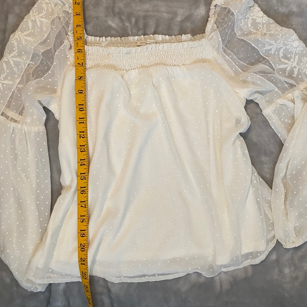 Love Stitch Puff sleeve blouse - Picture 3 of 4